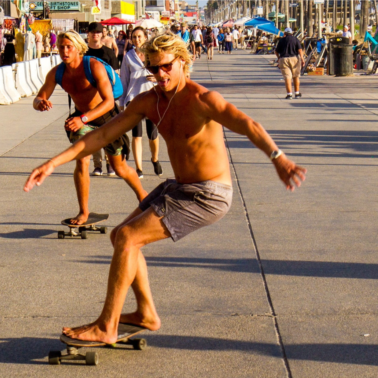 Man wearing quick-dry men's swim trunks while walking from the beach to the city in summer 2025