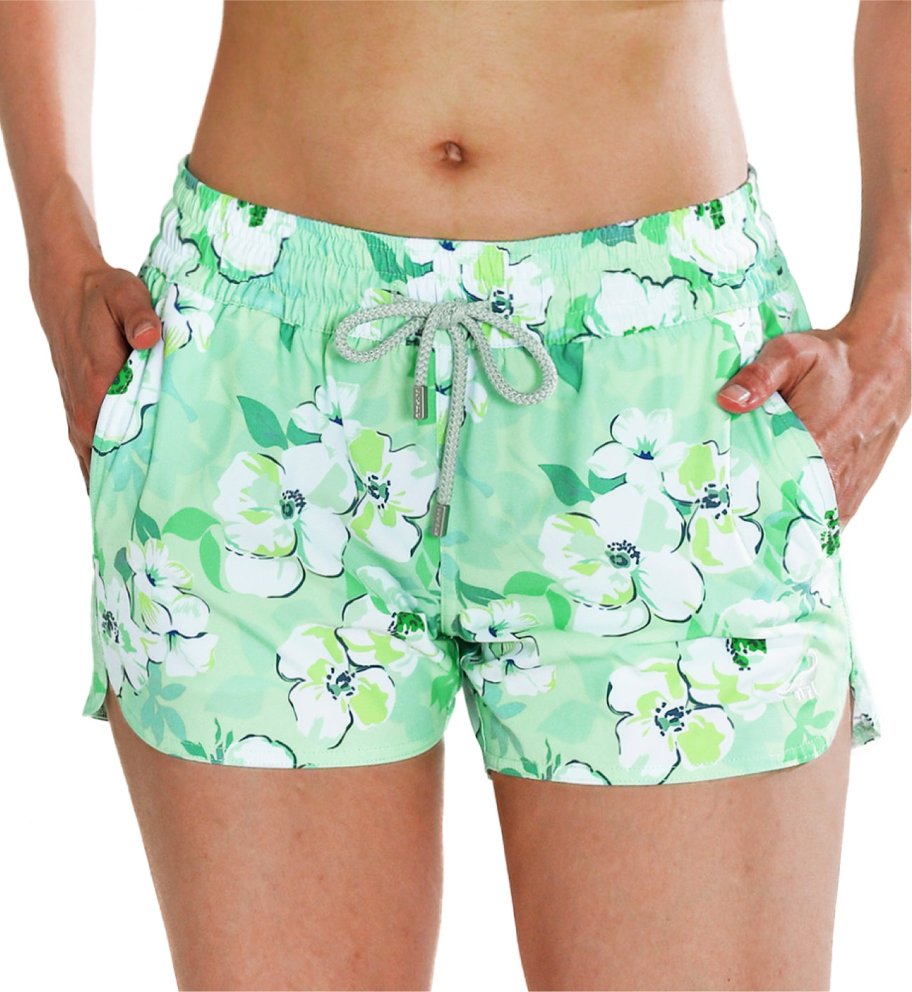 Womenโs quick dry beach shorts with pockets